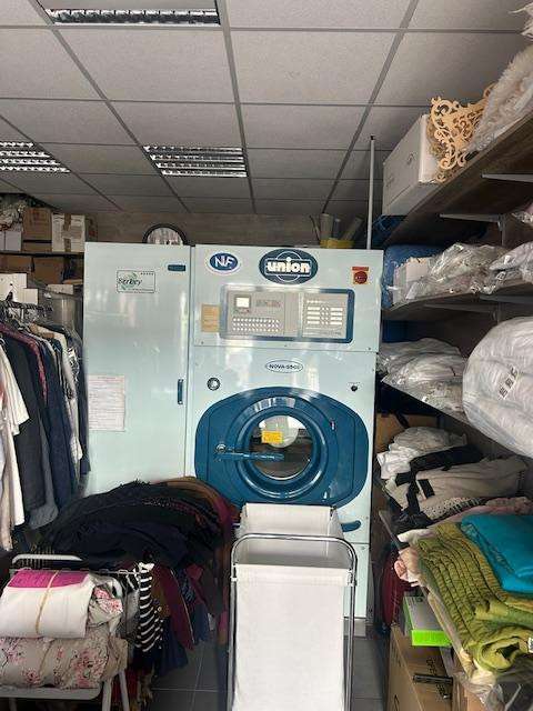 A vendre pressing idéalement situe en Essonne