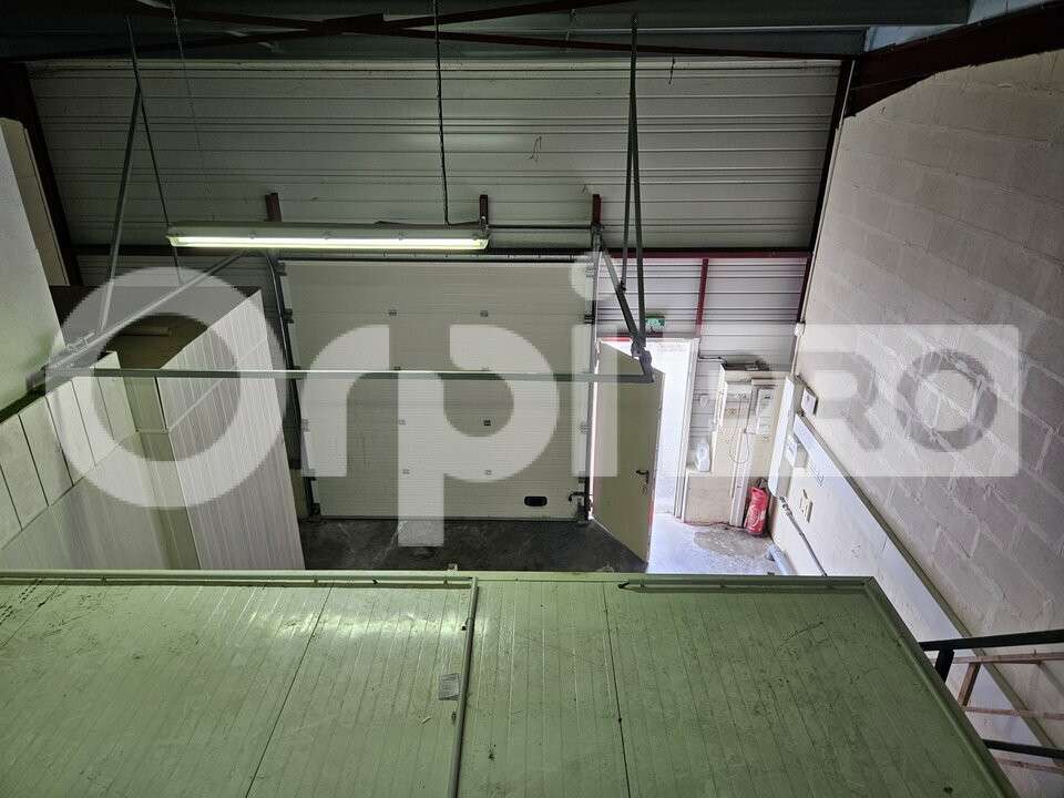 Local d'activité aux normes 137m² à louer à Cestas