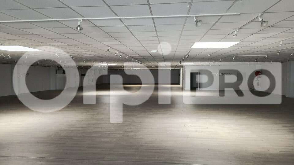 Local commercial de 950m² à vendre à Reims Murigny