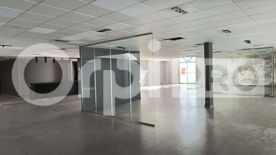 Local commercial 1650m² à louer à Reims périphérie