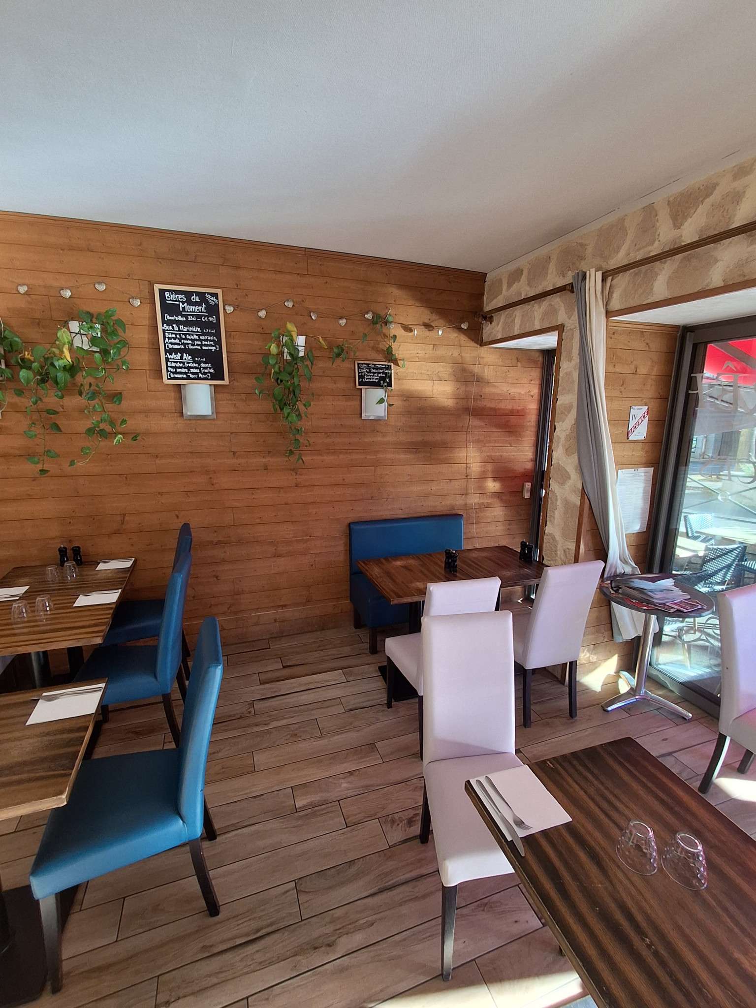 Vente crêperie licence IV centre ville Fougeres