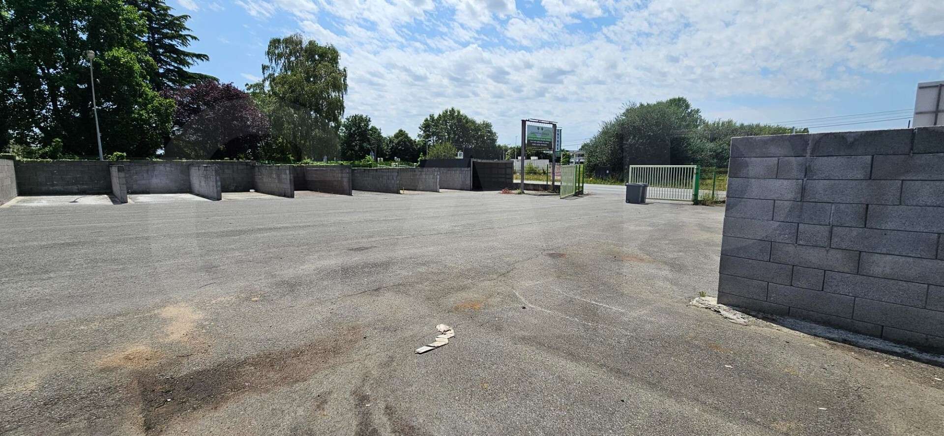 A vendre bâtiment 480m² Rennes ZA route du Meuble