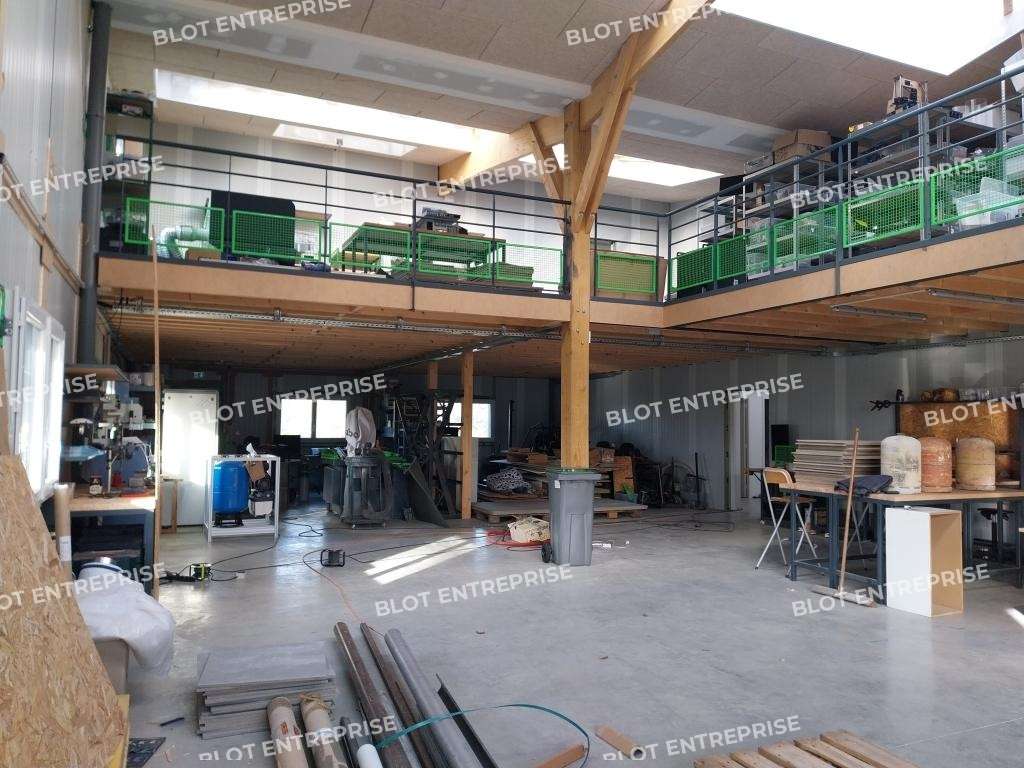 A vendre local d'activités neuf de 650m² à Guer