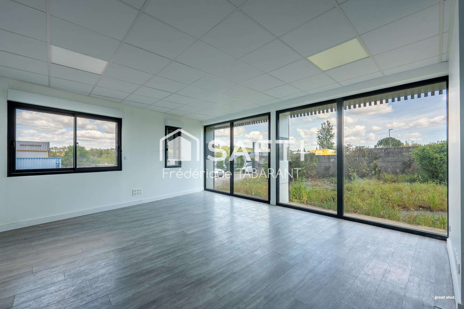A vendre bureaux showroom de 85m² à Mondouzil