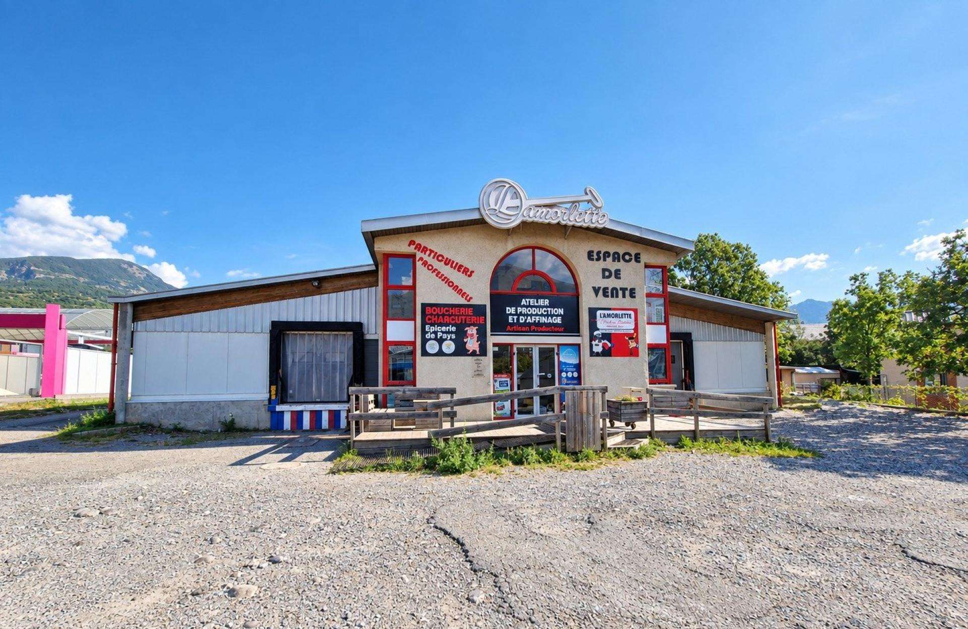 AV murs commerciaux et industriels de 485m² Embrun