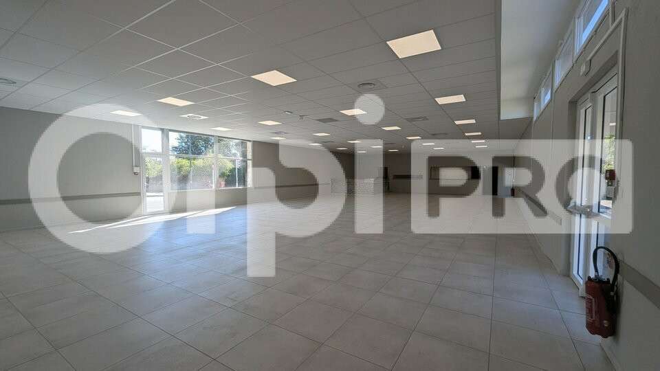Local commercial rénové 400m² à louer à Béziers