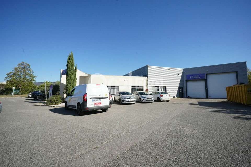 Local mixte à louer 1 115m² à Decines Charpieu