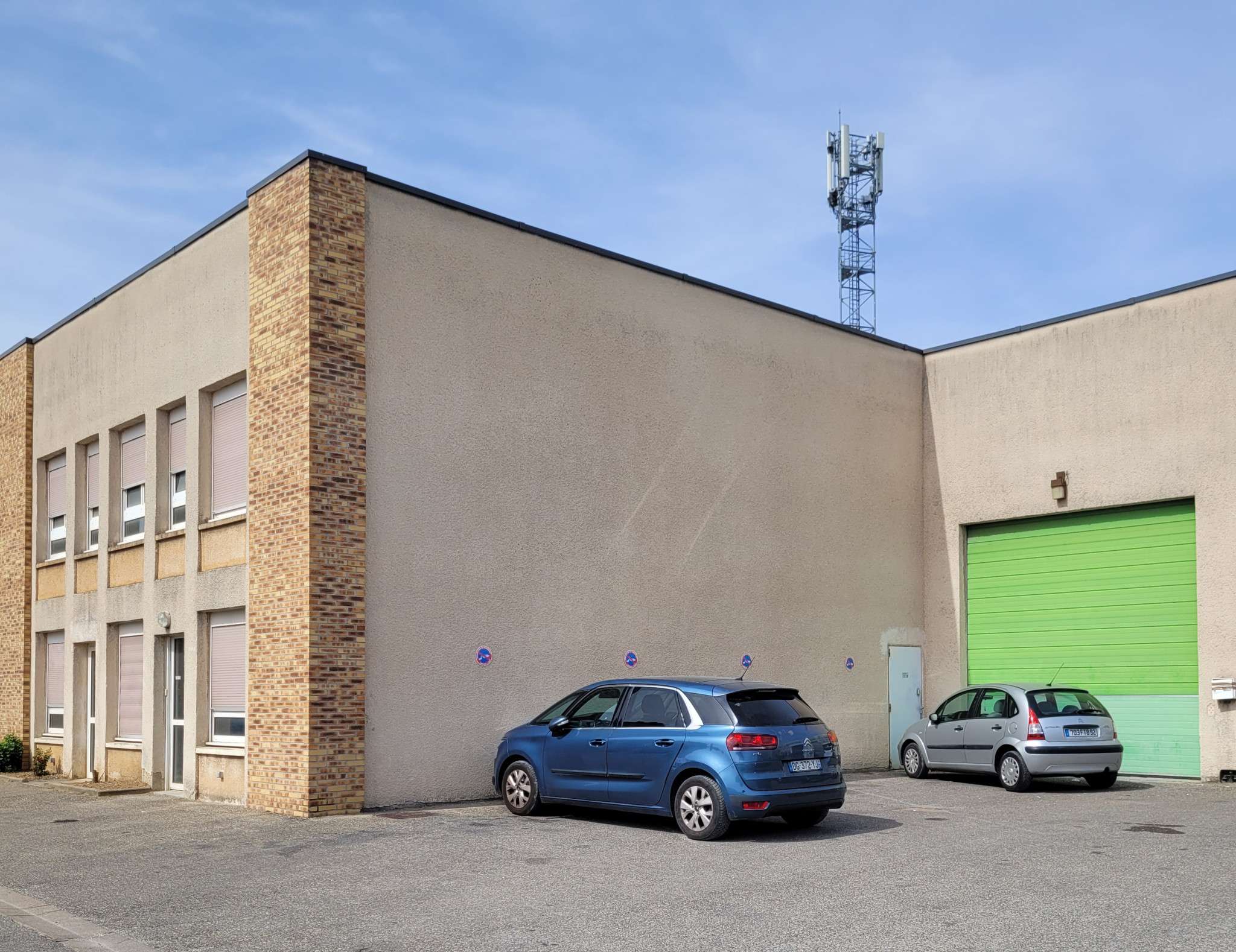 Local d'activité de 444m² à louer à Venissieux