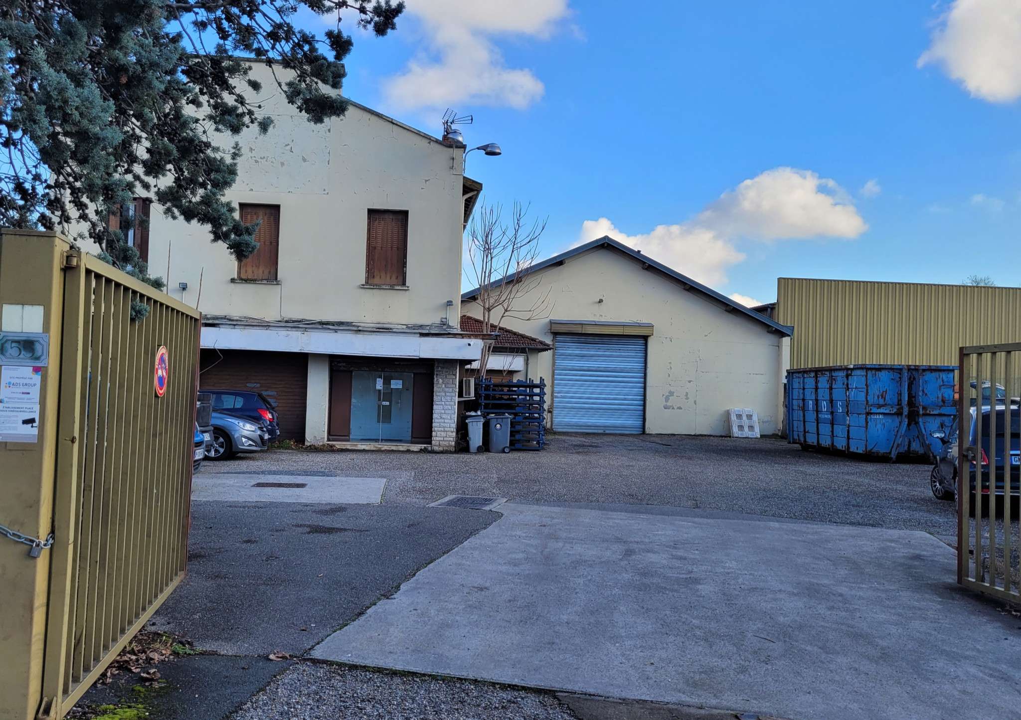 DAB locaux 2000m² à Lyon Vénissieux