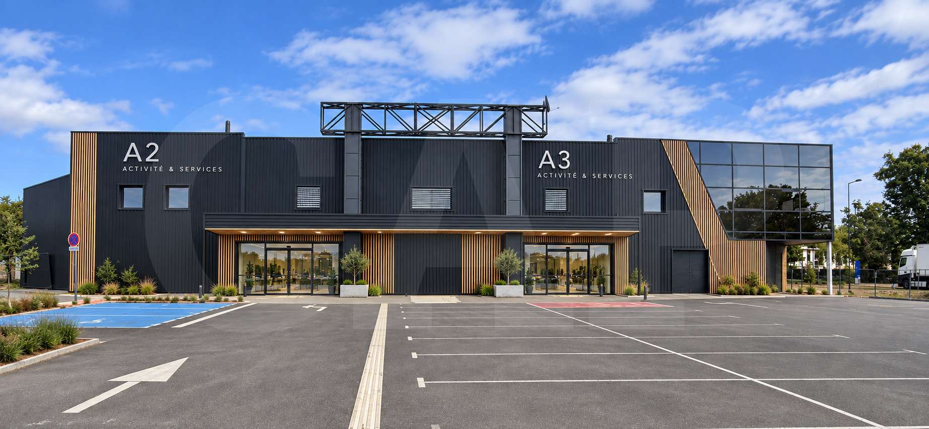 AV local d’activité réhabilité 1250m² au Rheu 