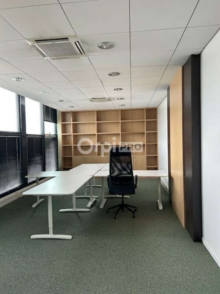 Bureaux lumineux de 222m² à louer à Reims 