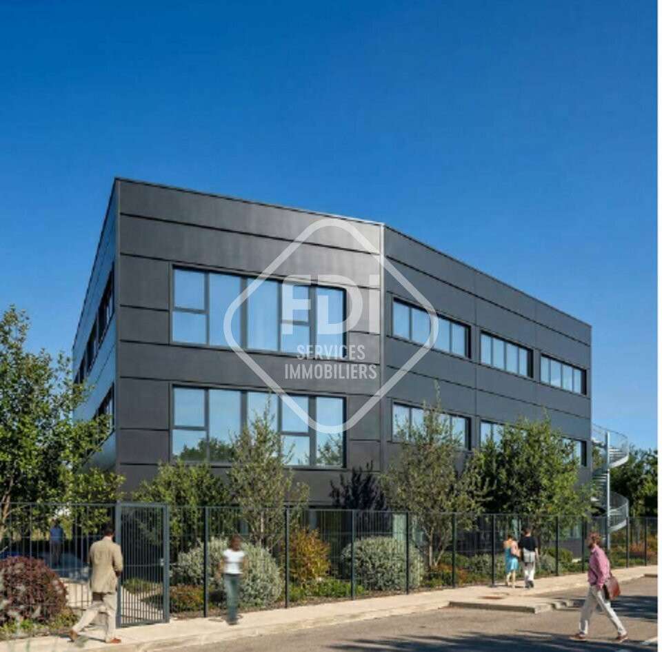 Bureaux neufs de 218m² à la vente à Bessan