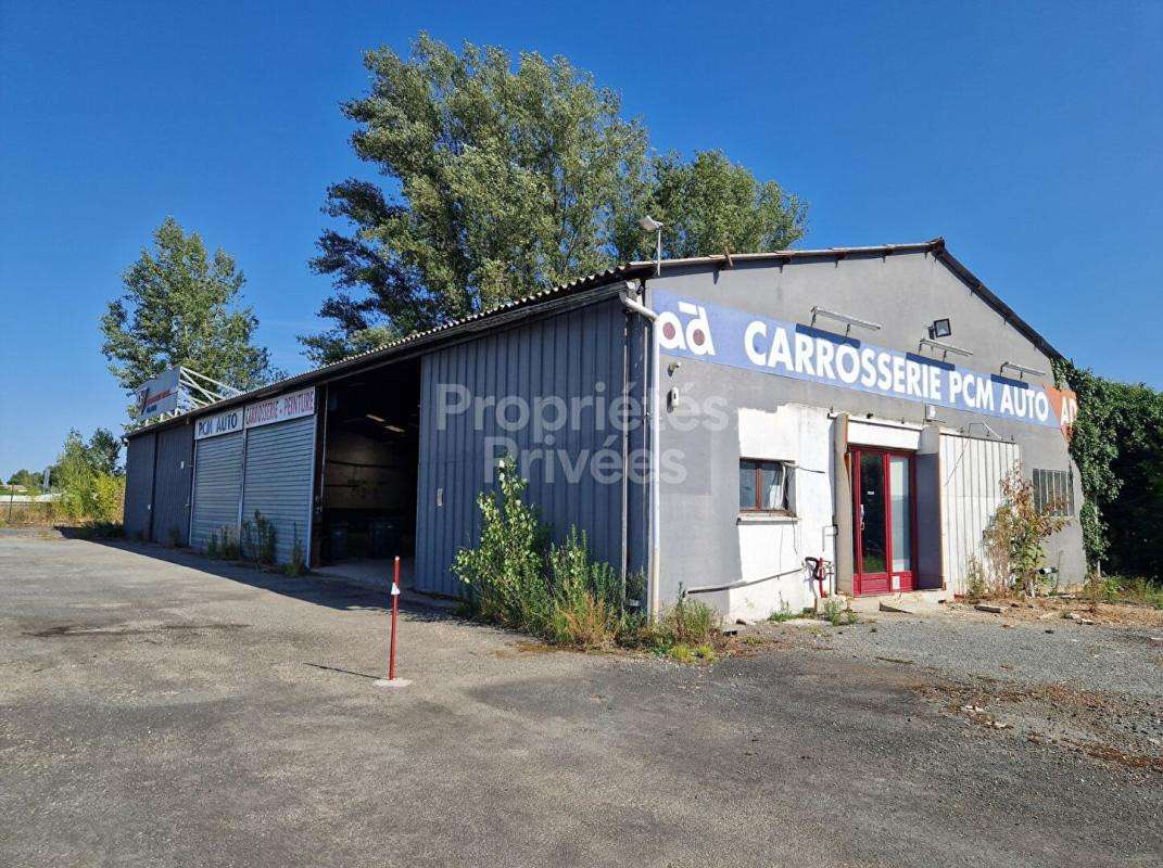 Loue entrepôt local professionnel 405m² à Virsac