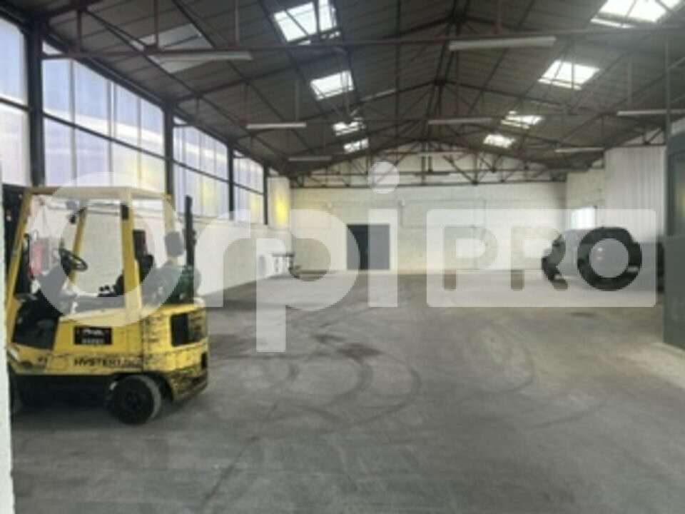 Loue local d'activité 473m² à Villefranche/Saône
