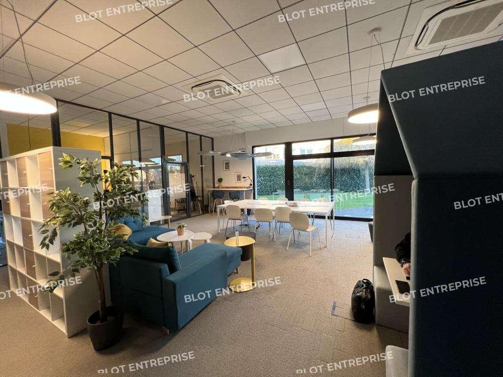 A louer bureaux de 317m² à Cesson Sevigné