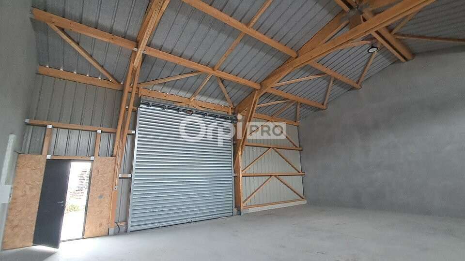 Local d'activité 146m² à louer à Lons