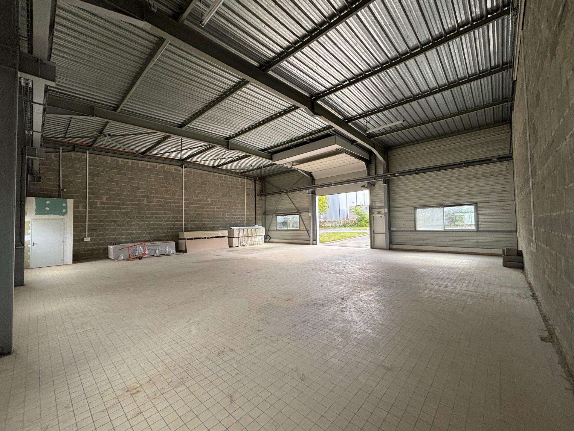Loue local d'activités 200m² Douvres-la-Délivrande
