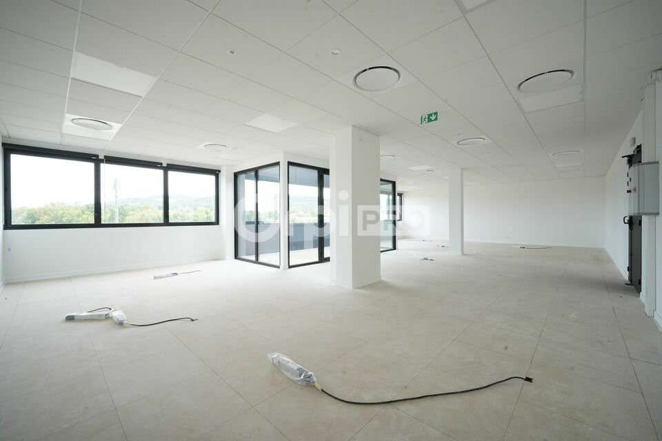 Bureaux à louer 260m² à Limonest