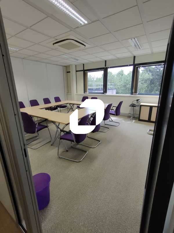 A louer Bureaux 81m² Saclay