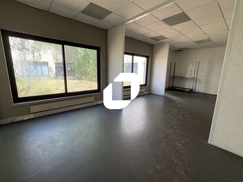 A louer Bureaux 593m² Toussus le noble