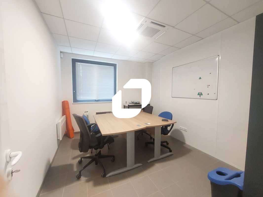 A louer Local d'activité 1248m² Magny les hameaux