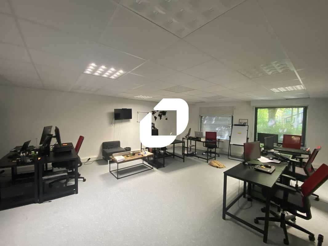 A louer Bureaux 902m² Cergy