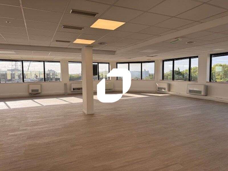A louer Bureaux 1332m² Cergy
