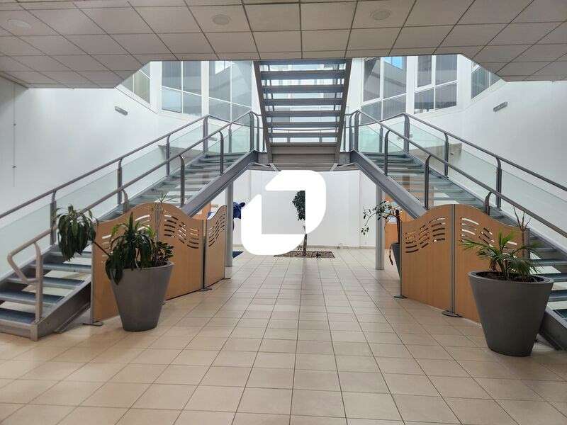 A louer Bureaux 415m² Elancourt