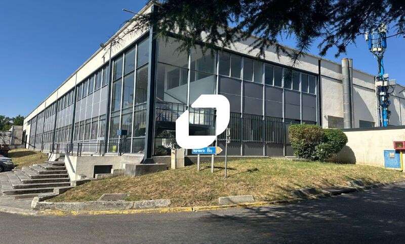 À proximité du centre commercial Villebon 2, et de