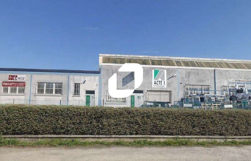 Vente Local d'activité 1338m² Vaux le penil