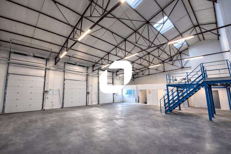 A louer Local d'activité 2909m² Vaulx en velin