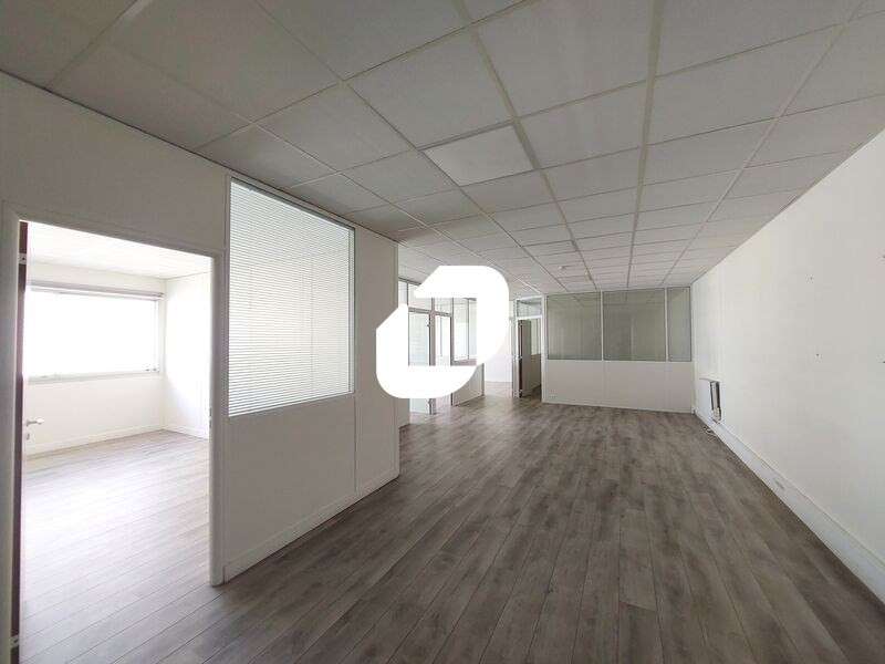 A louer Bureaux 125m² Trappes