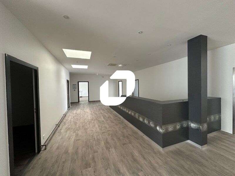 A louer Bureaux 447m² Moussy le neuf