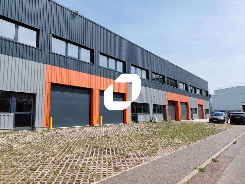 A louer Local d'activité 1820m² Trappes