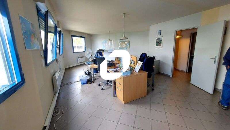 A louer Bureaux 92m² Buchelay