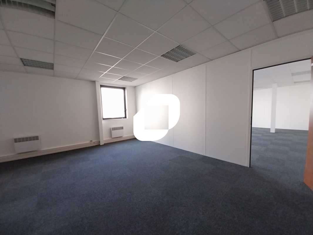 Vente Bureaux 69m² Coignieres