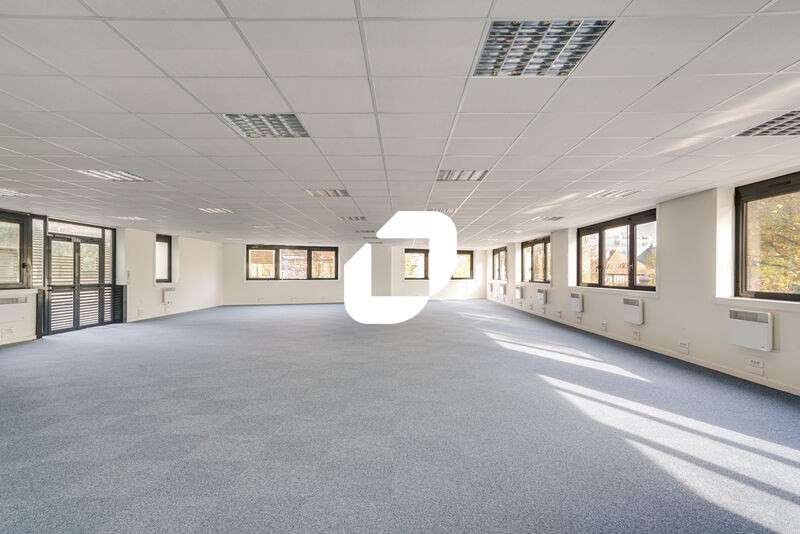 A louer Bureaux 1748m² Lognes
