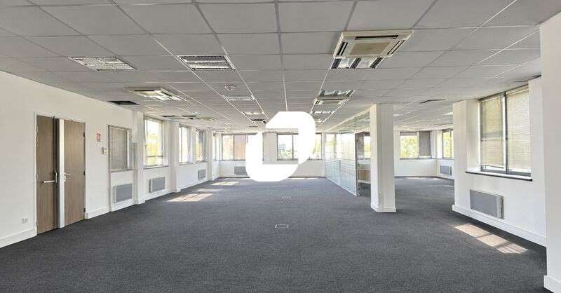 A louer Bureaux 560m² Neuilly plaisance