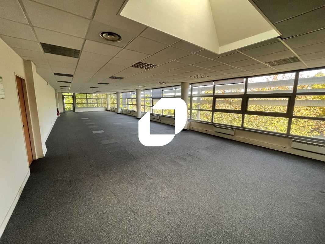 A louer Local d'activité 3403m² Combs la ville