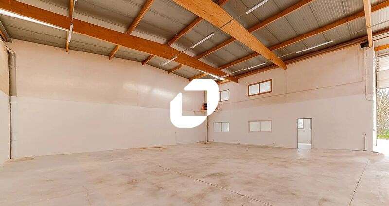A louer Local d'activité 925m² Emerainville