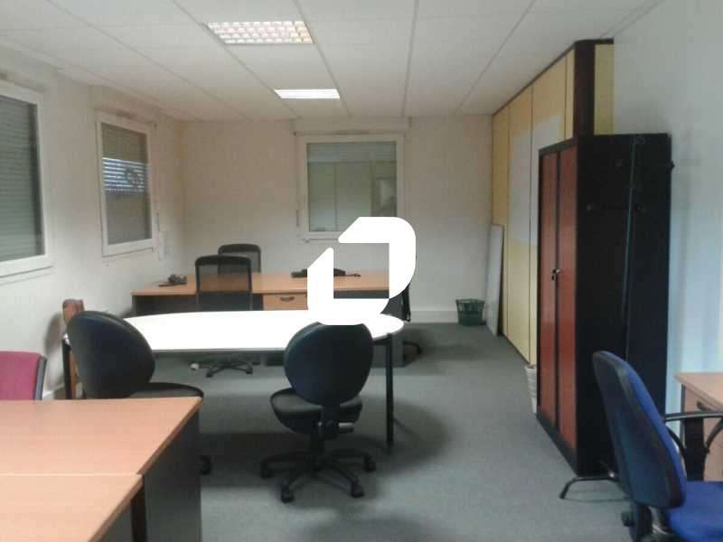 A louer Bureaux 81m² Magny le hongre