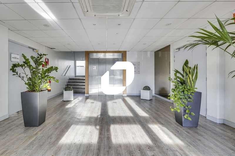 A louer Bureaux 1122m² Noisiel