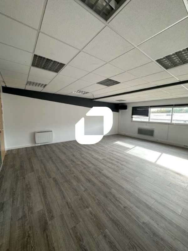 A louer Bureaux 98m² Morainvilliers