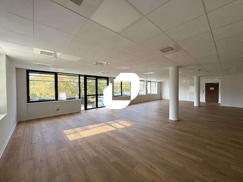 A louer Bureaux 2429m² Saint priest