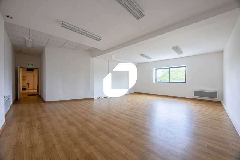 A louer Bureaux 79m² Ferrieres