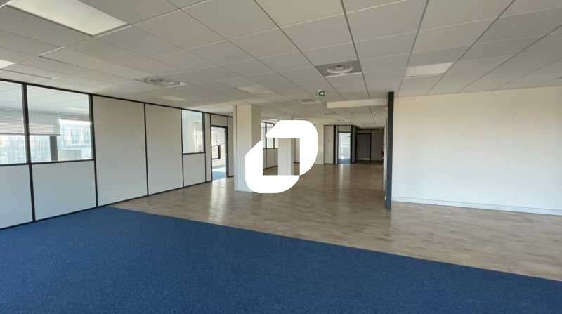 A louer Bureaux 1528m² Jossigny