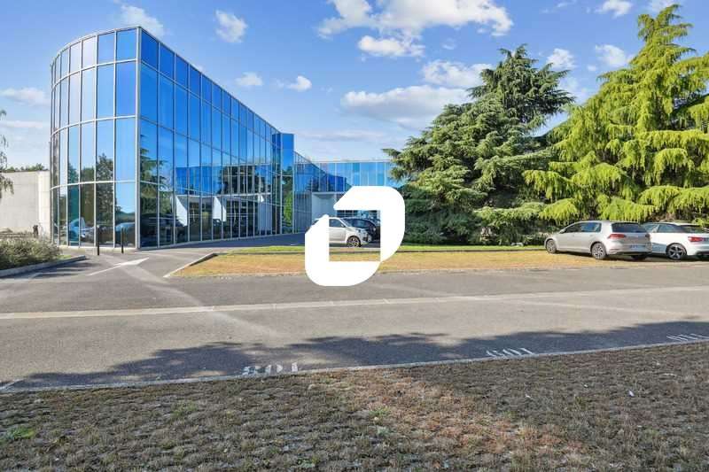 A louer Local d'activité 1681m² Evry courcouronnes