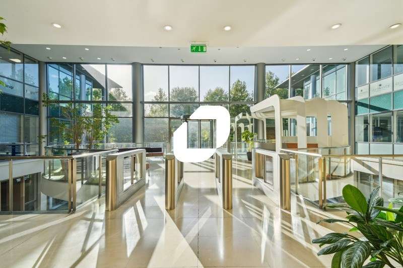 A louer Bureaux 639m² Roissy en france