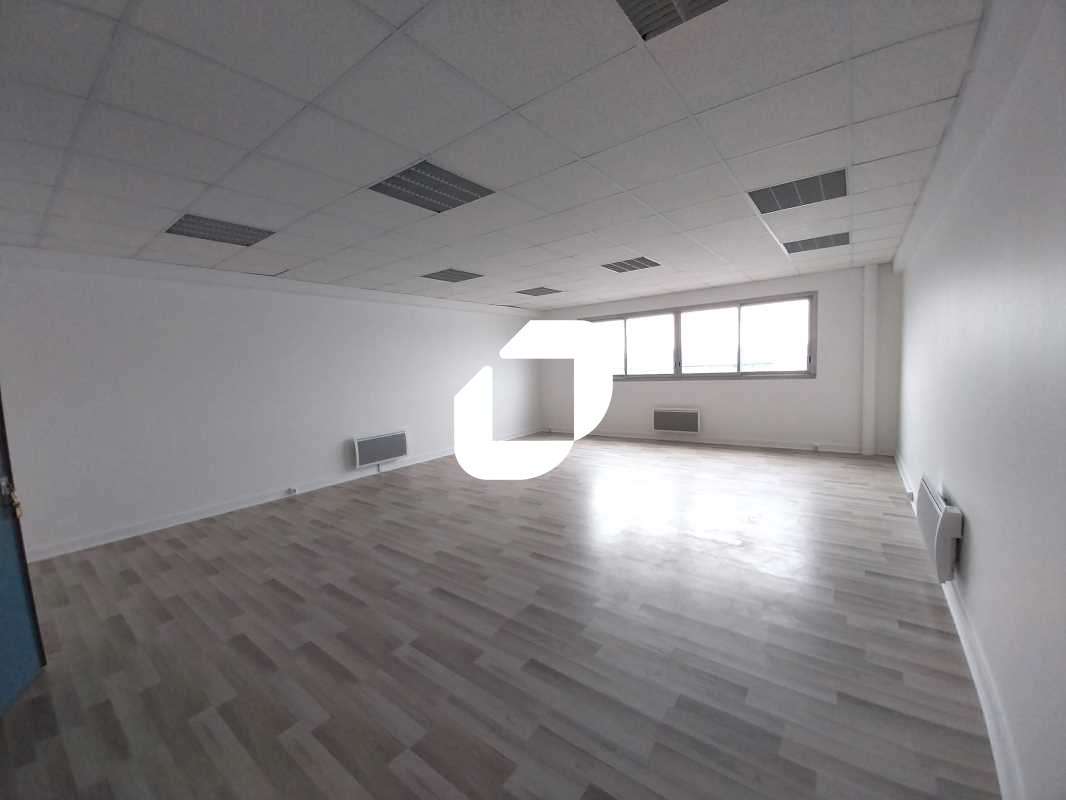 A louer Bureaux 1637m² Neuilly plaisance
