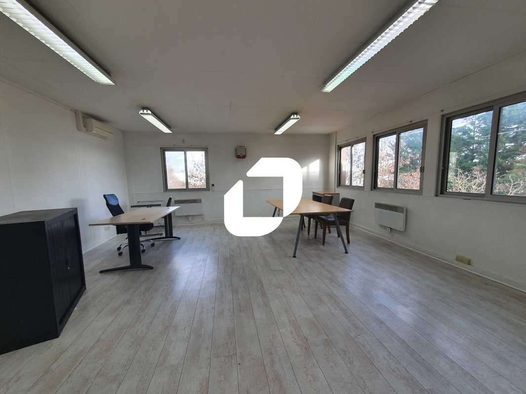 A louer Bureaux 1612m² Neuilly sur marne